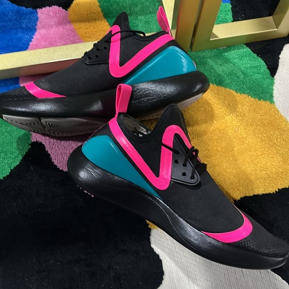 Used Nike shoes unisex great for gym super comfortable le walking and running - Picture 3 of 7